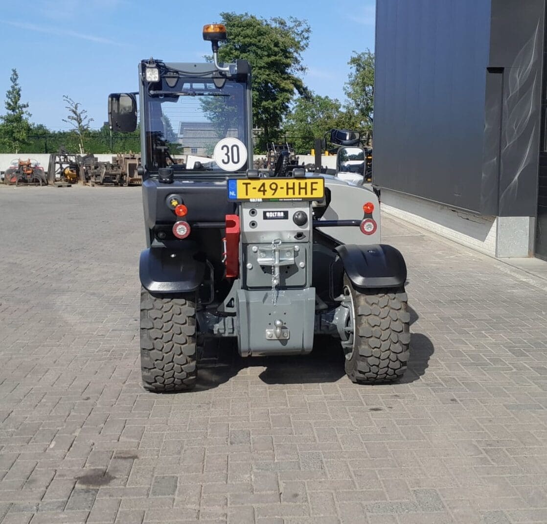 Kramer 1445 verreiker van Constalis BV achteraanzicht met trekhaak